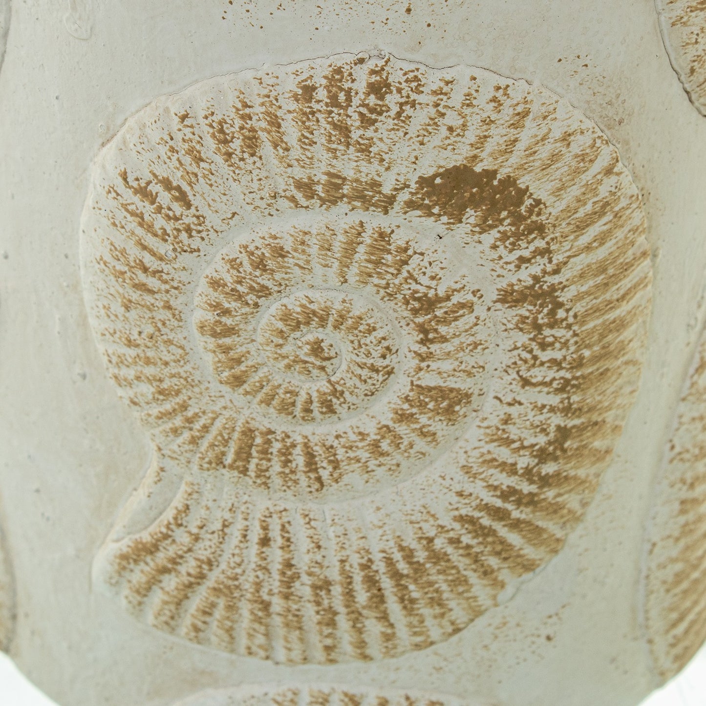 Jarra cerámica blanca conchas