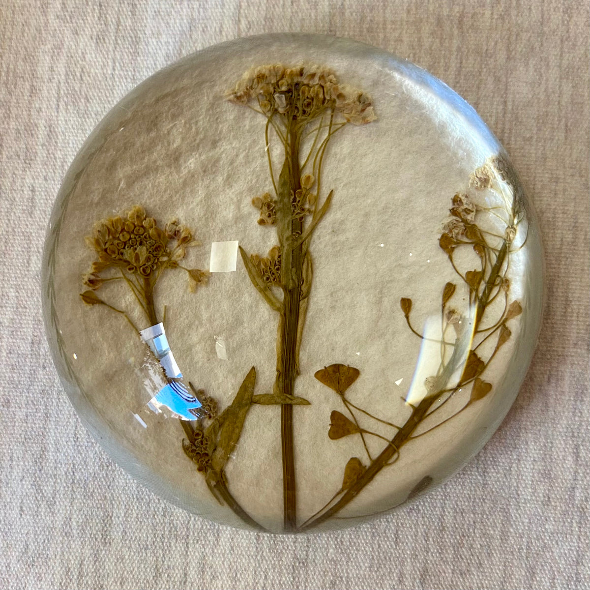 Pisapapeles de cristal con flores