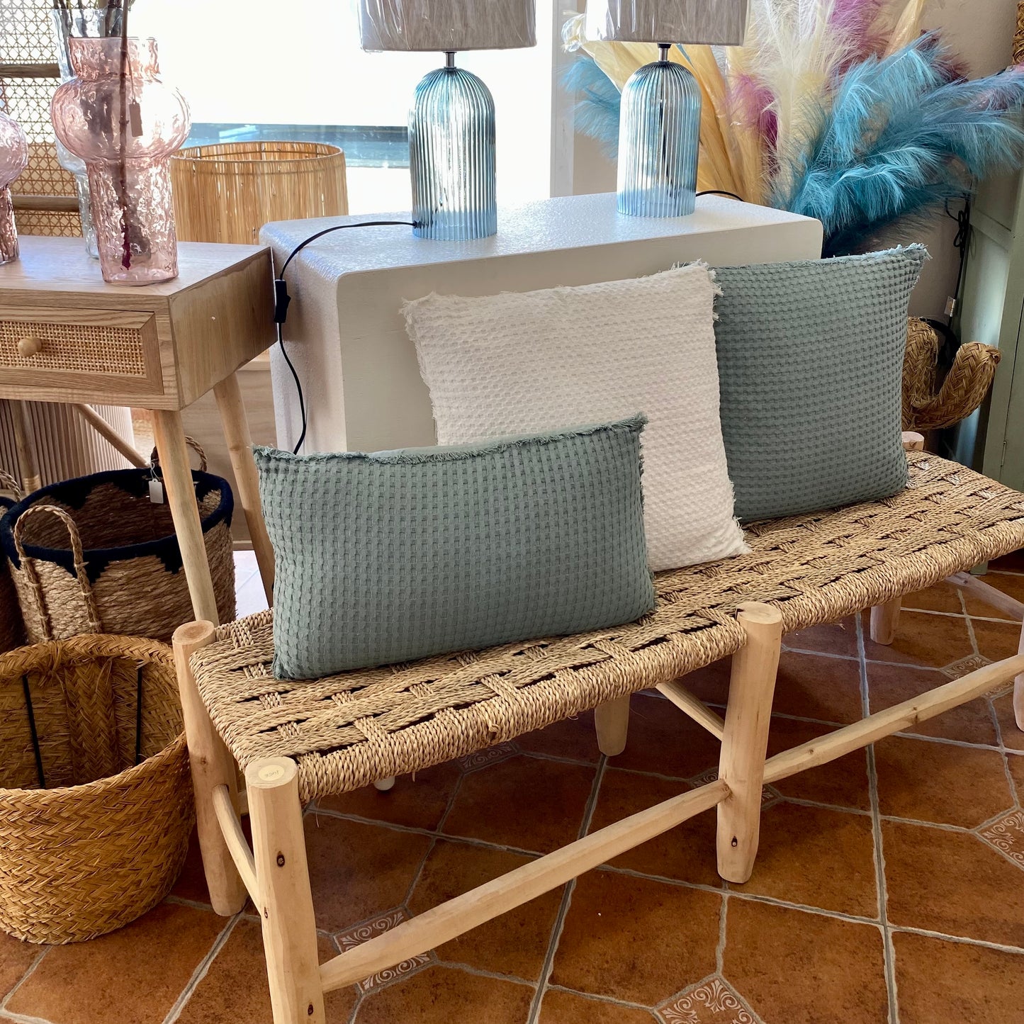 Banco de madera natural y asiento de palmito - grande