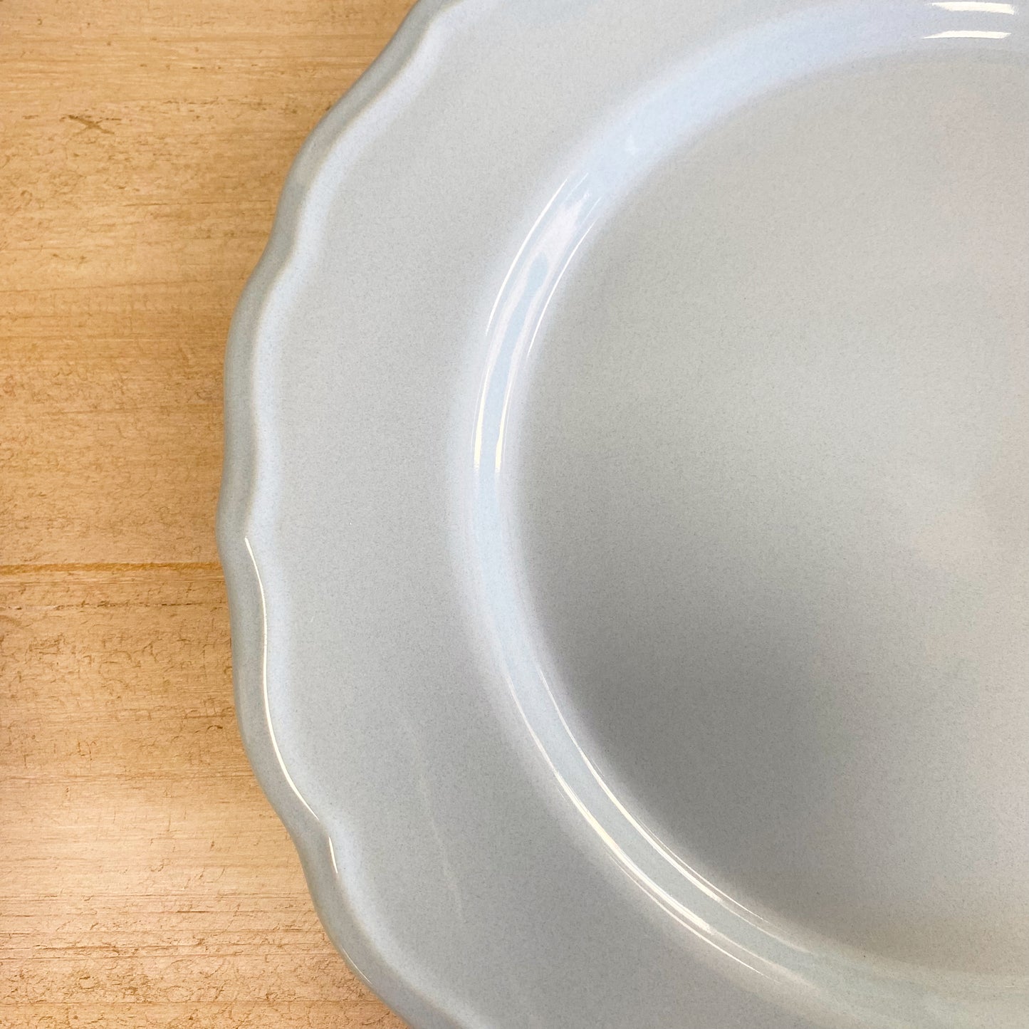 Set de 4 platos llanos de porcelana azul ondas