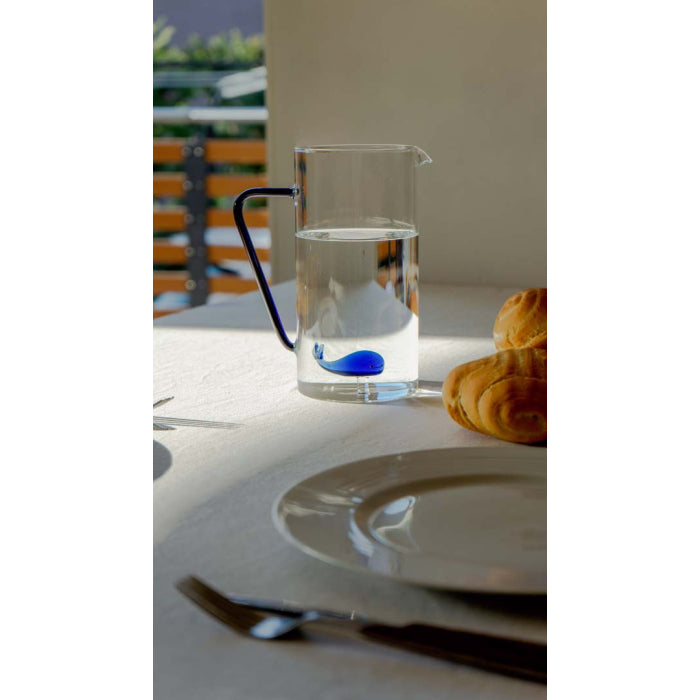Jarra de vidrio de borosilicato. Decoración de ballena